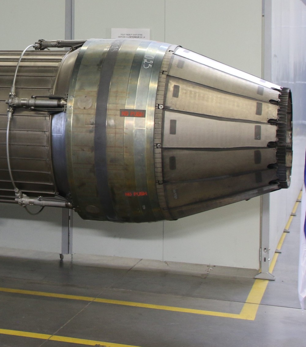 Pratt & Whitney F100 engines